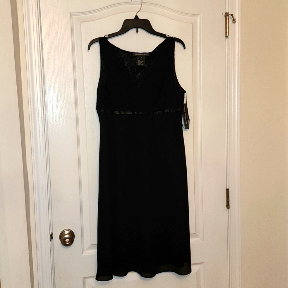 Jones New York, Sheer lace back